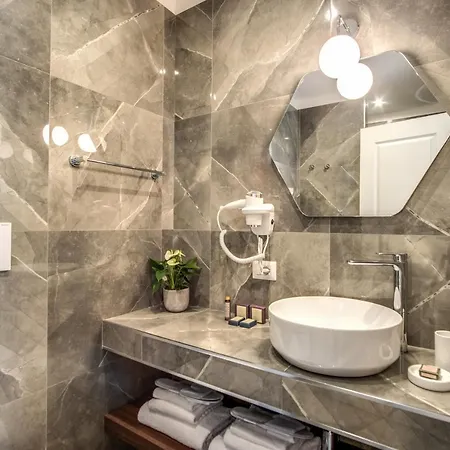 Tree Charme Augusto Boutique روما