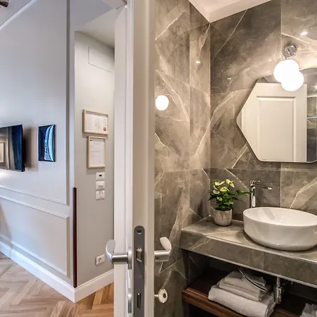 Tree Charme Augusto Boutique